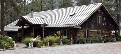 Lazy Daze Retreat main cabin on the Upper Columbia River